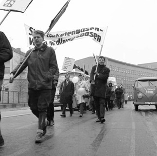The 1964 Easter March led by the Campaign for Disarmament, here in Bremen on 29. 3. 1964, was