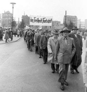 The traditional 1 May 1958 parade of the DGB. here in Hanover, also echoed the demands of the