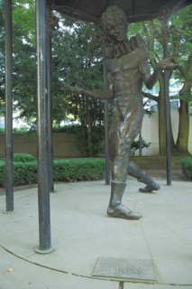 Sculpture Dancer by Doris Schmauder 1985, modern, art, figure, dancing, Taunusanlage, downtown,