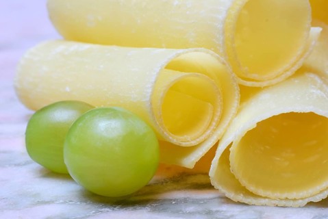 Planed and rolled, sliced, alpine cheese, hard cheese, raw milk cheese, Bernese Hobelkäse