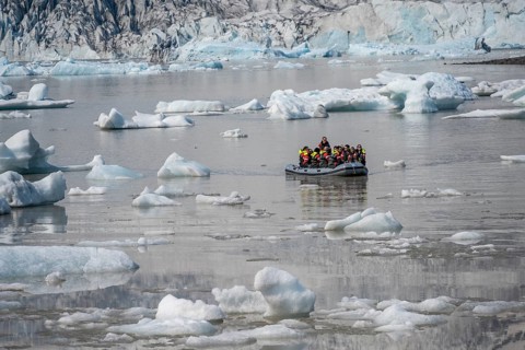 Boats with tourists in the glacier lagoon, ice lagoon Fjallsárlón, ice floes in front of glacier
