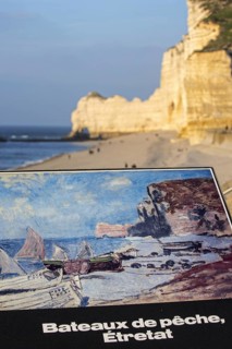 Painting by Claude Monet of fishing boats and the Porte d'Amont, a natural arch in the chalk cliffs