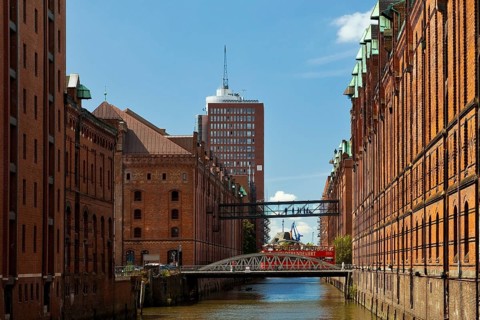 View from Kibbelsteg into Brooksfleet, Speicherstadt, Hamburg, Germany, Europe