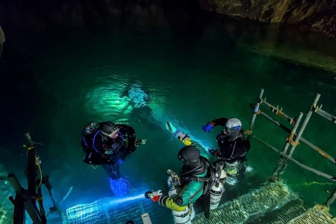 Divers in the old Miltitz lime mine