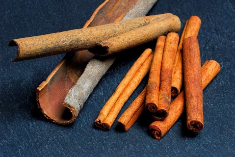 Cinnamonbark and sticks, cassia, Ceylon