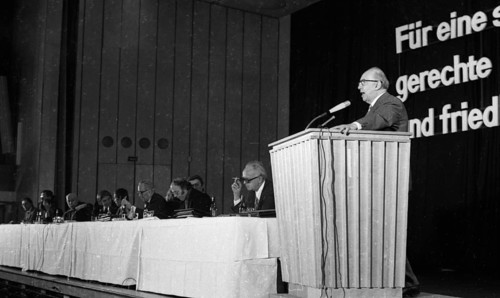 Peace and disarmament are the topics of a conference of the peace movement on 08.12.1974 in Bad