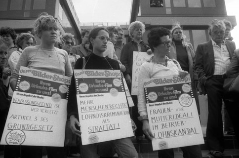 In front of and in the regional labour court, 29 woman and their relatives fought for equal pay in