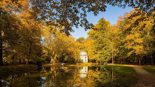 The former summer residence of the Saxon royal family is the largest chinoise palace complex in