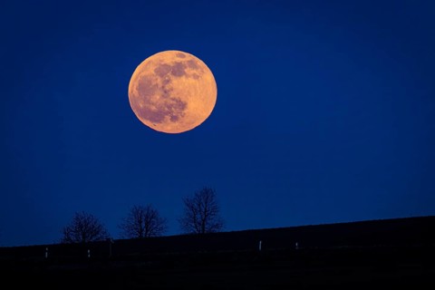 Full Moon over the Evening Sky of the Easter Mountains