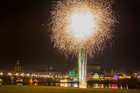 World record attempt on 26 November. At 7.30 pm sharp, the largest single pyrotechnic battery was