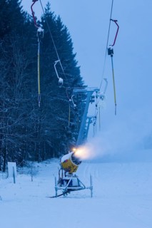 In anticipation of easing of the corona-induced logdown, the ski slope in Altenberg in Saxony's Ore