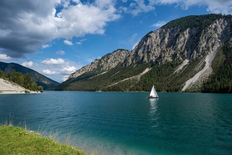 Sailing boat on the Plansee near Reutte, Ammergau Alps, Tyrol Austria, Plansee, Tyrol, Austria,