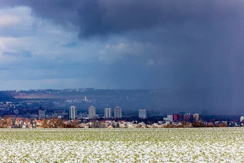 A snow shower moves through the Elbe valley towards the city centre of Dresden