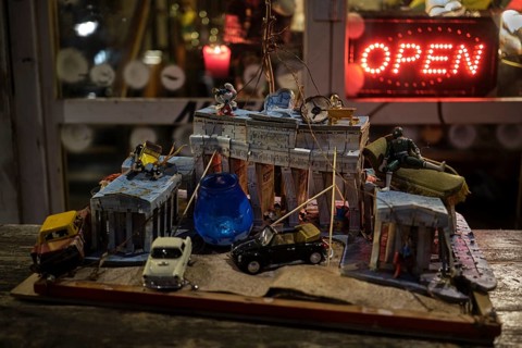 Germany, Berlin, 25.12.2023, Installation in front of Burger World Berlin (Open, open on Christmas