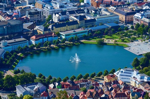 Lille Lungegårdsvannet surrounded by buildings, green park and streets, Fløibanen mountain station,