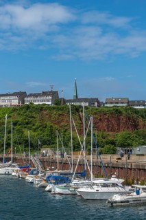 Sailing yachts in the north-east harbour, Buntsandstein cliff, Helgoländer Oberland with church