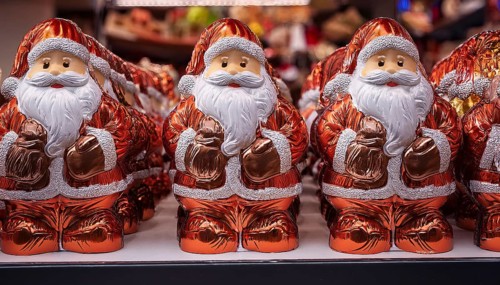 Symbol image for chocolate Santas wrapped in aluminium foil, cheerful looking Santas lined up on a