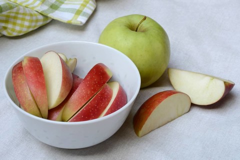 Apple and apple slices in peel, sliced apple