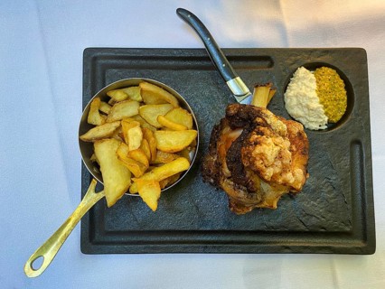 Pork knuckle, fried potatoes in a pan, mustard, horseradish, horseradish, food, Scena, Scena, South