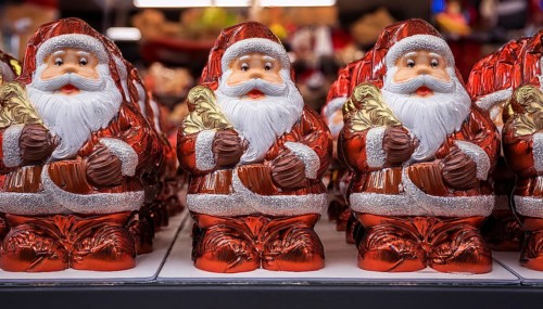 Symbol image for chocolate Santas wrapped in aluminium foil, cheerful looking Santas lined up on a