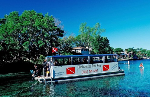 Diving vessel off Three Sisters Manatee Sanctuary, USA, Florida, FL, Crystal River, North America