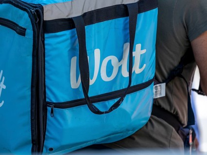 Bicycle courier with light blue bag from Wolt delivery service, Frankfurt am Main, Hesse, Germany,