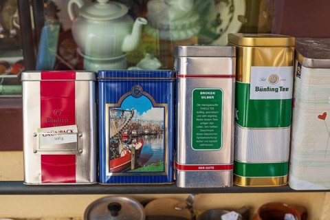 Old Bünting tea tins in front of a shop, Leer, East Frisia, Lower Saxony, Germany, Europe