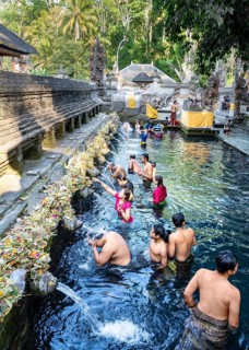 Bathers at the Tirta Empul Temple, Bali, Indonesia, Asia