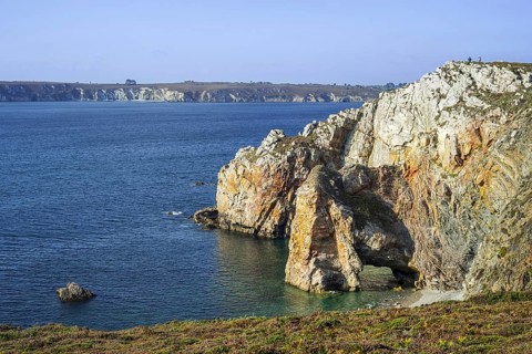 Natural arch in sea cliff along the Iroise Sea at the Pointe de Dinan, Cap de la Chèvre on the