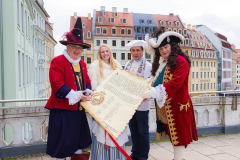 Handover of the giant tunnel decree
