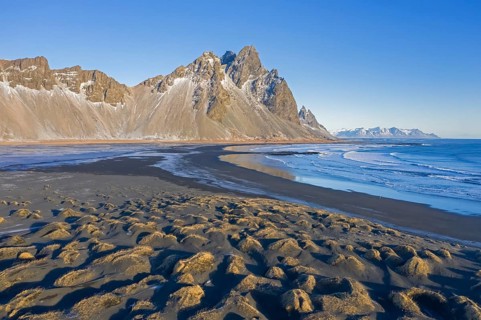 Vestrahorn, Vesturhorn, scree mountain made of gabbro and granophyre rocks, part of the Klifatindur