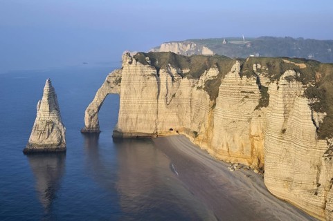 L'Aiguille and the Porte D'Aval, a natural arch in the chalk cliffs at Etretat, Côte d'Albâtre,