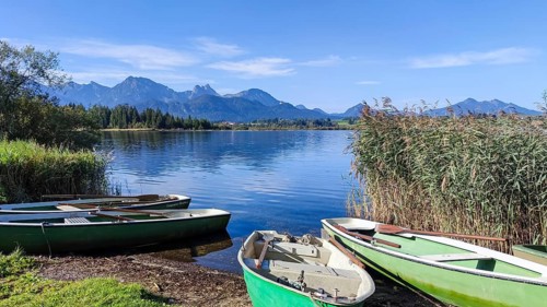 Rowing boats on Lake Hopfensee, Hopfen am See, near Füssen, Allgäu Alps, East Allgäu, Allgäu,