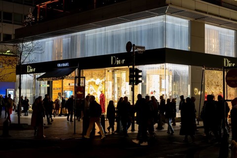Christmas shopping on Königsallee, Christmas lights, luxury shops, Dior, in the city centre of