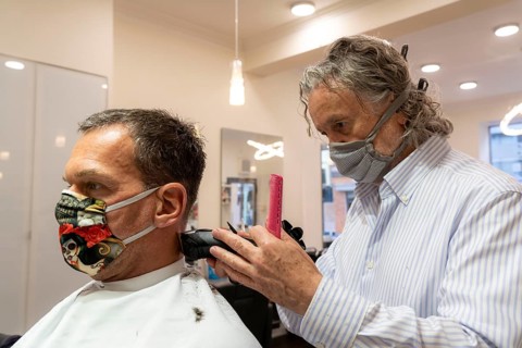 Hairdressing salon in Essen-Rüttenscheid, first customer after 6 weeks, shop closed due to Corona,