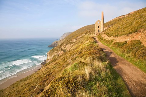 Ruins of Towanroath Pumping House at the Wheal Coates Tin Mine, St Agnes Head, Cornwall, England,