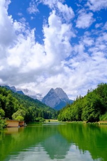 Riessersee near Garmsch-Partenkirchen in front of the Waxensteinen, Upper Bavaria, Bavaria,