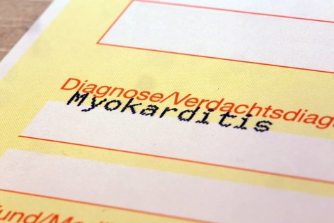 Symbolic image: Diagnosis of myocarditis on a doctor's referral. Myocarditis often occurs after