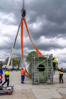 Preparation for the transport of a 68 metre long blade, a wind turbine, with a self-propelled