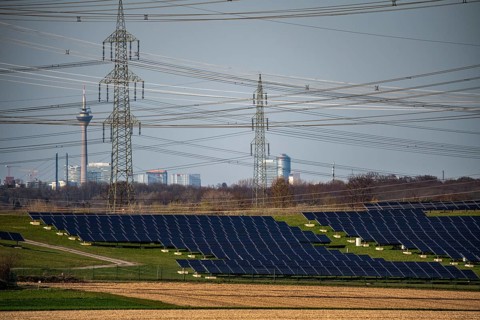 Part of a new line route, 380 KV extra-high-voltage line between Osterath and Gohr, 6-hectare solar