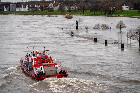 Flood on the Rhine near Duisburg, fire boat of the Duisburg fire brigade on the river near