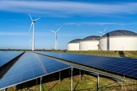Vopak Solarpark Eemshaven, 19 hectares of solar modules with a capacity of 25 megawatts, around the