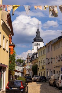 Schwarzenberg/Erzgeb. is a large district town in the Erzgebirge district of Saxony. Built in the