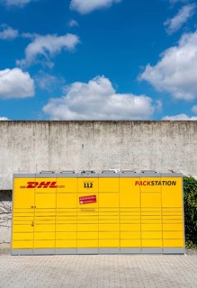 DHL Packstation, pick up and drop off DHL parcels