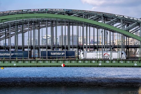 Railway Elbbrücken, at Elbbrücken station, spanning the Norderelbe, goods train, in the background