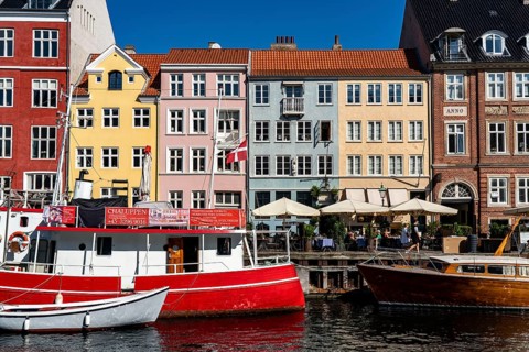 Nyhavn, in the Frederiksstaden district, harbour district with houses over 300 years old, promenade