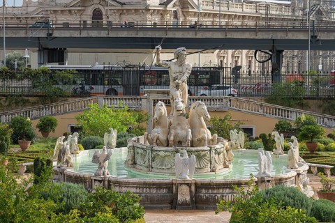 Fountain of Neptune around 1900, in the garden of the Villa del Principe, behind harbour with