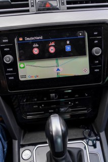 Navigation device indicates a border crossing, from the Netherlands to Germany, indicates traffic