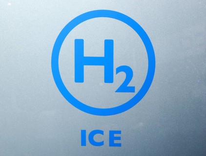 Logo of a hydrogen combustion engine, H2-ICE, on an IVECO lorry, Hanover, 18/09/2024, Hanover,
