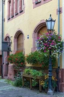 Jewish bath, historic medieval mikvah, facade, alleyway lamp decorated with flowers, Judengasse,